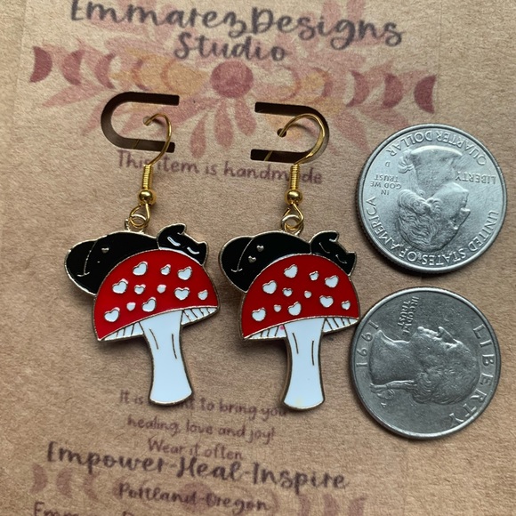 🍄NWT✨ Enamel Earrings 🐈‍⬛ Hand Crafted ✨Black Cat Sleeping on Mushroom 🍄 - Picture 4 of 4